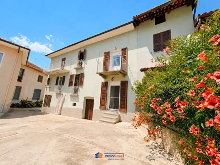 Casa quadrilocale in vendita in Via Pietro Gozellino, Isola D'Asti