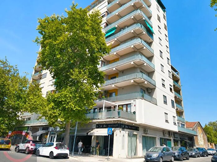 Appartamento con 6 locali in vendita in Viale Ventuno Aprile, Latina