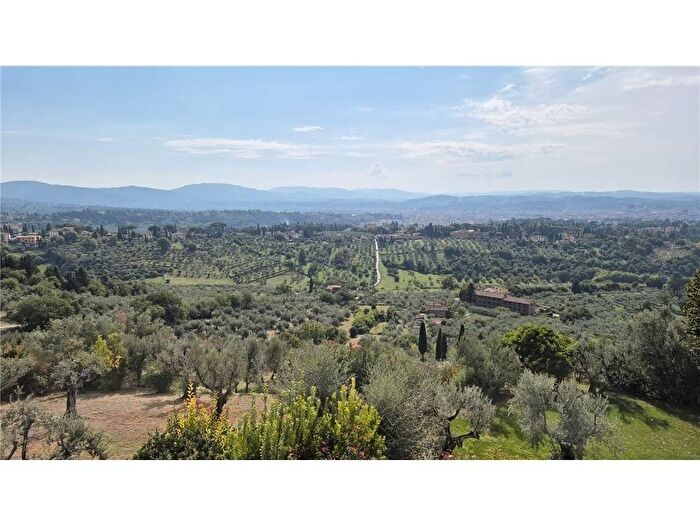 Appartamento con 5 locali in affitto in VIA DEI MASSONI, Bolognese, Firenze