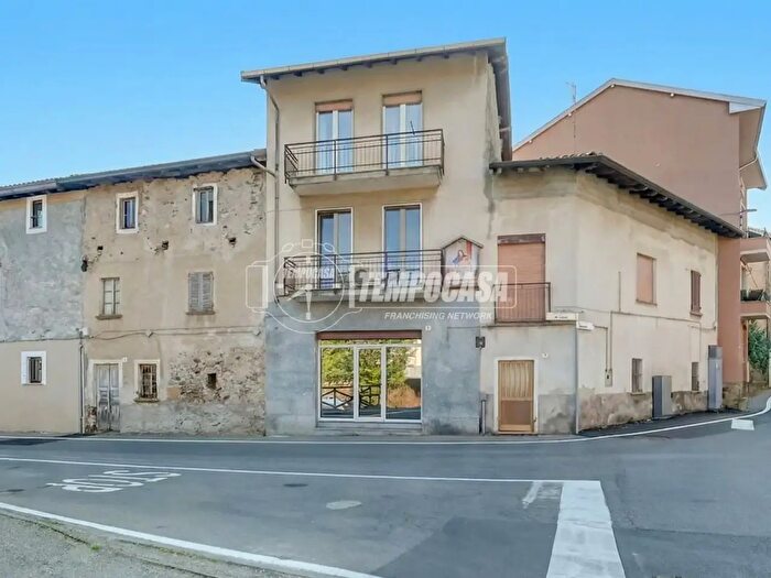 Casa trilocale in vendita in Via Giuseppe Verdi, Borgomanero