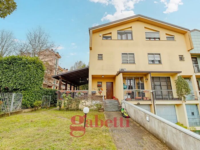 Casa con 6 locali in vendita in Via Don Minzoni, Segrate