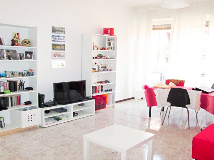 Appartamento bilocale in affitto in Via Vespri Siciliani, Giambellino, Milano