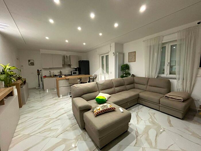 Appartamento trilocale in vendita in Via Pio XII, Casoria