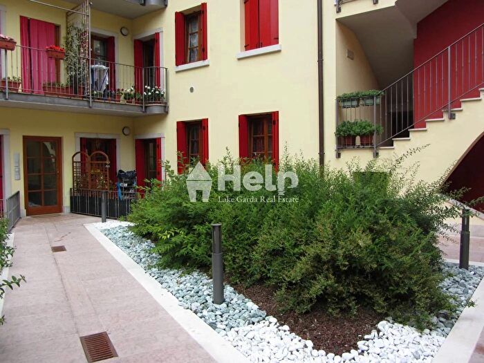 Appartamento trilocale in vendita in Via Carbiol Mori, Mori