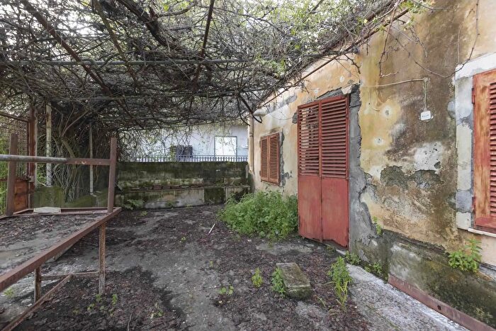 Casa quadrilocale in vendita in Via Grotta San Giovanni, Catania