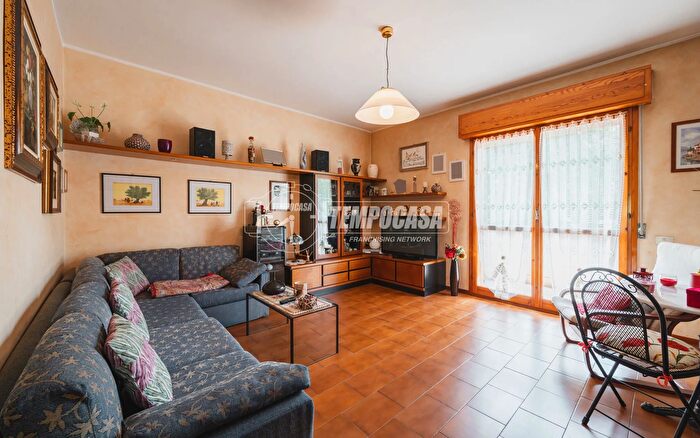 Appartamento trilocale in vendita in Via Leopoldo Moggi, Correggio