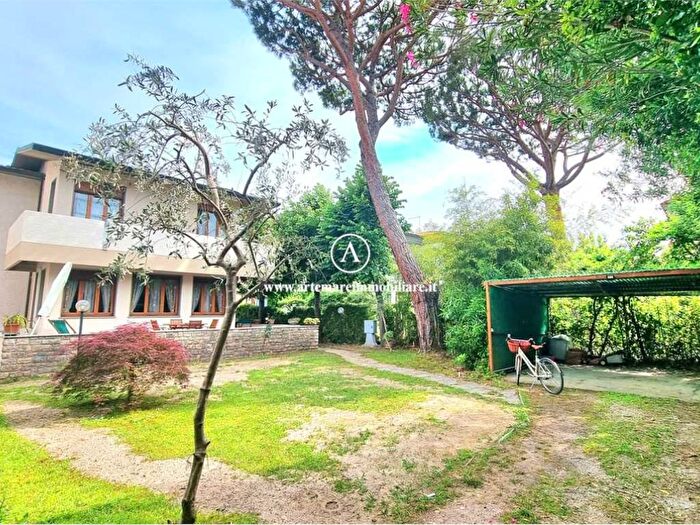 Appartamento con 6 locali in affitto in via Cervi, Centro, Forte dei Marmi