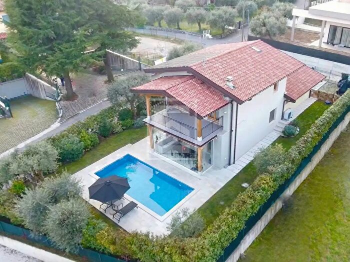 Casa quadrilocale in vendita in Via Monte Saltarino, Soiano Del Lago