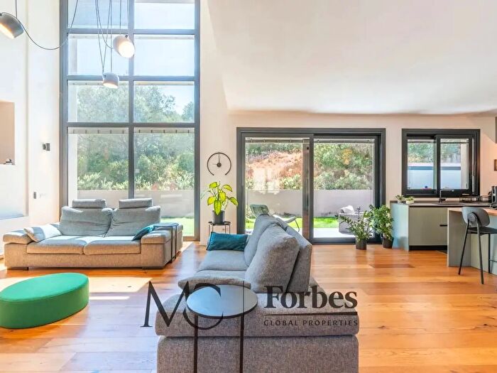 Casa con 7 locali in vendita in Olbia