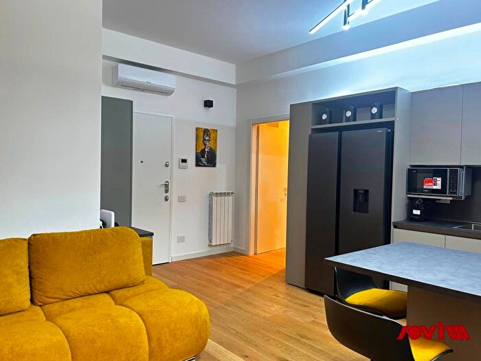Appartamento trilocale in affitto in Via Francesco Burlamacchi, Porta Romana Medaglie d'Oro, Milano