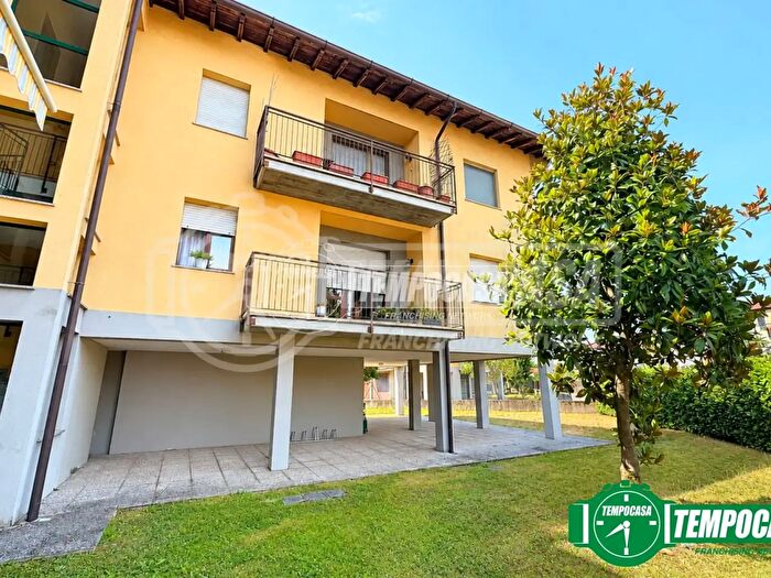 Appartamento trilocale in vendita in Via De Amici, Casorate Primo