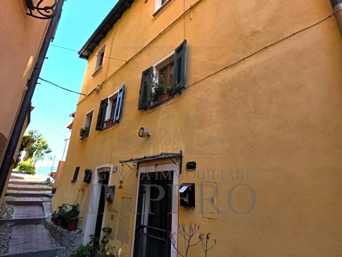 Appartamento bilocale in vendita in Salita alle Mura, Ventimiglia