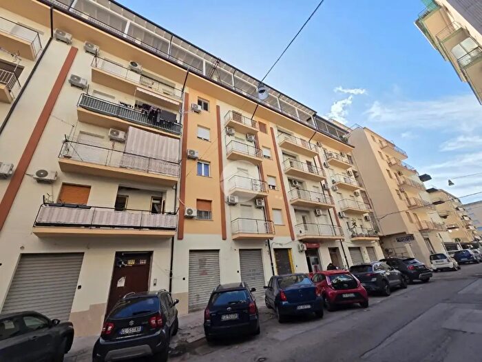Appartamento trilocale in vendita in Via Piave, Palermo