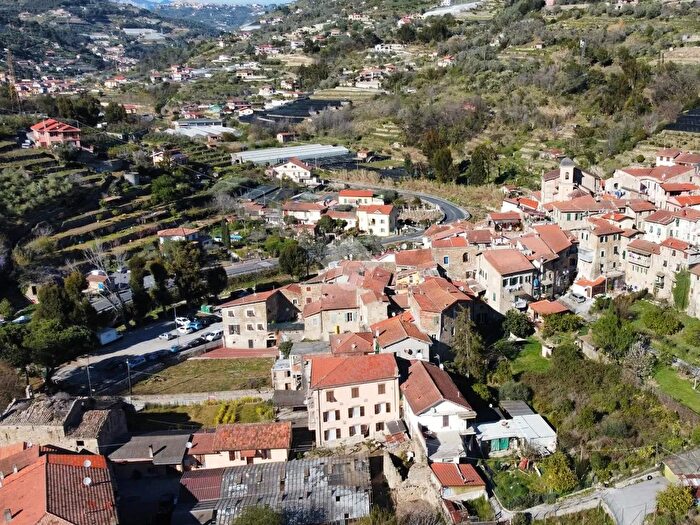 Appartamento trilocale in vendita in Via Dritta, Vallecrosia