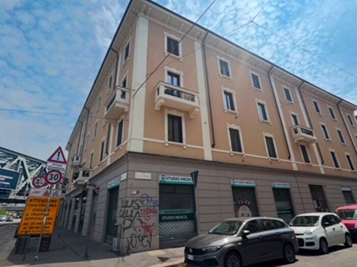 Appartamento bilocale in affitto in Via Andrea Ponti, Barona, Milano