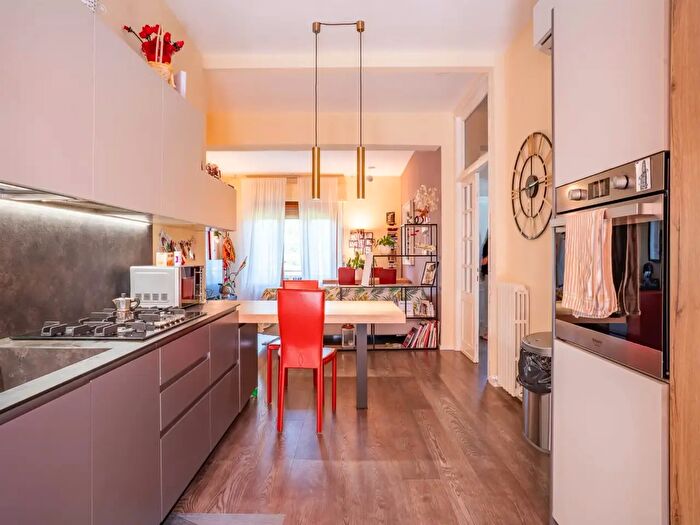 Appartamento trilocale in vendita in Via del Colle, Siena