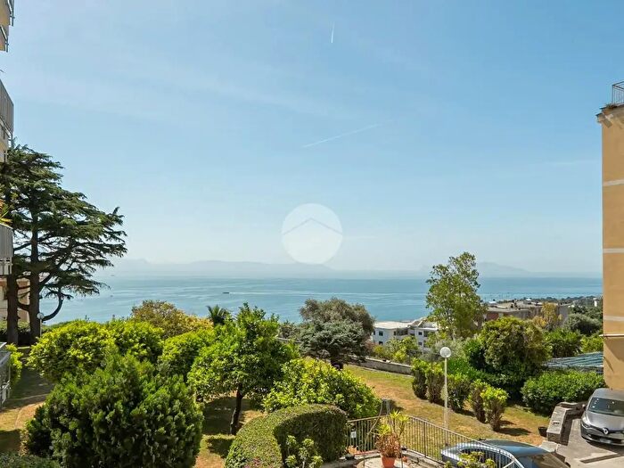 Appartamento con 5 locali in vendita in Via Villanova a Posillipo, Napoli