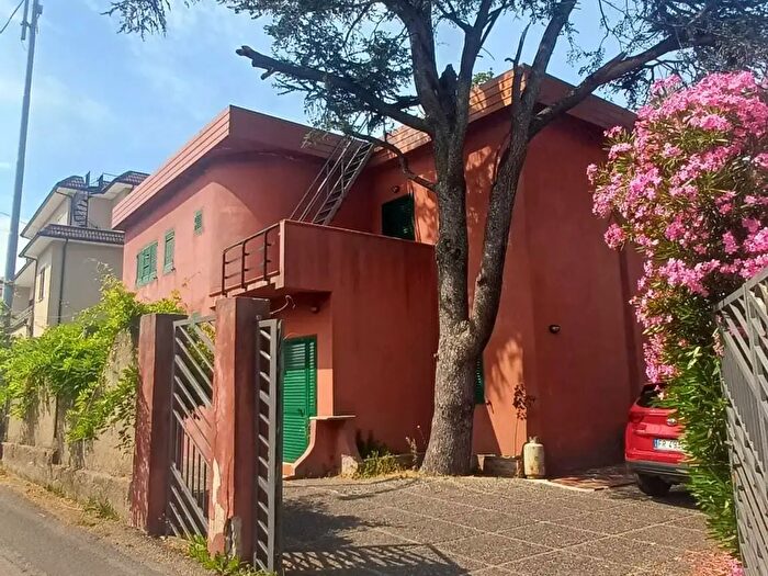 Casa con 8 locali in vendita in Contrada Sant'Antonio Snc, Fuscaldo