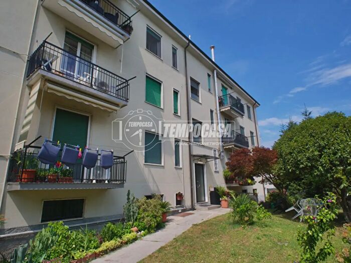 Appartamento trilocale in vendita in Via Emilio De Marchi, Bollate