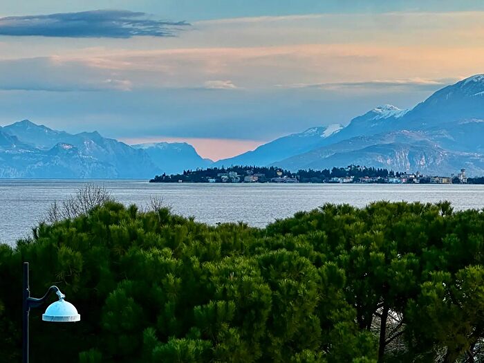 Appartamento trilocale in vendita in Viale Francesco Agello, Desenzano Del Garda