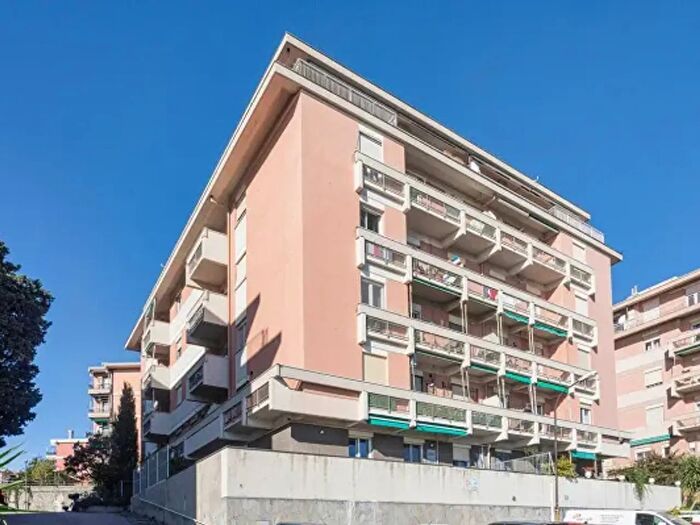 Appartamento con 6 locali in vendita in Via Amedeo Pescio, Genova