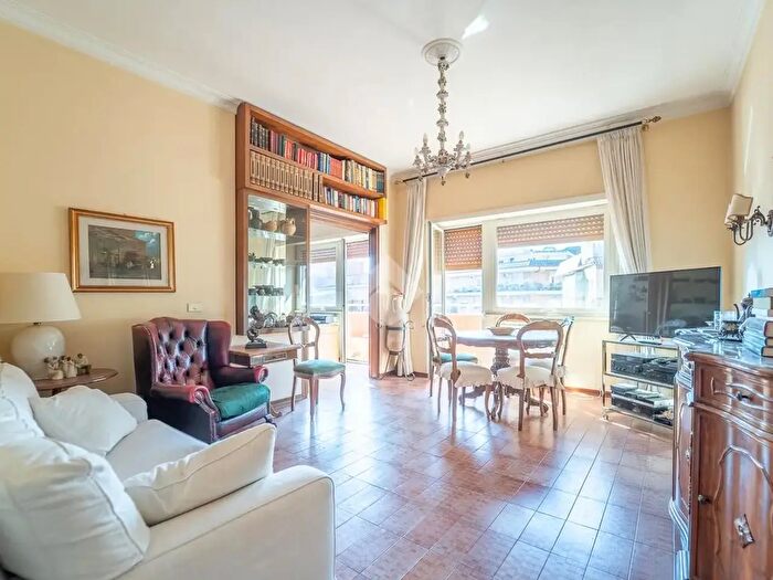 Appartamento trilocale in vendita in Via Francesco dOvidio, Roma