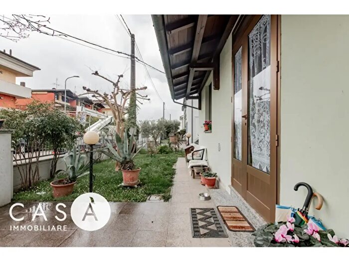 Casa quadrilocale in vendita in Via Boara, Forli