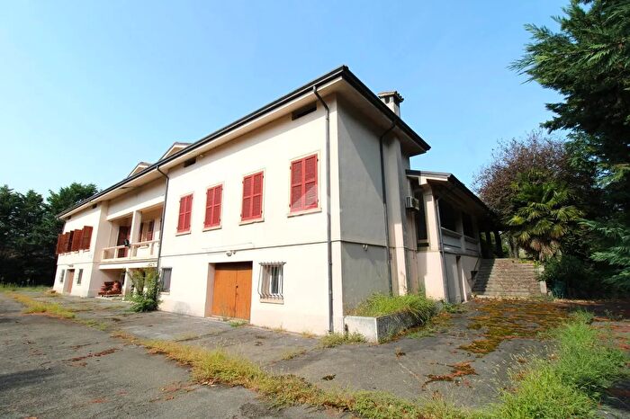 Casa con 6 locali in vendita in Via Abetone Brennero, Poggio Rusco