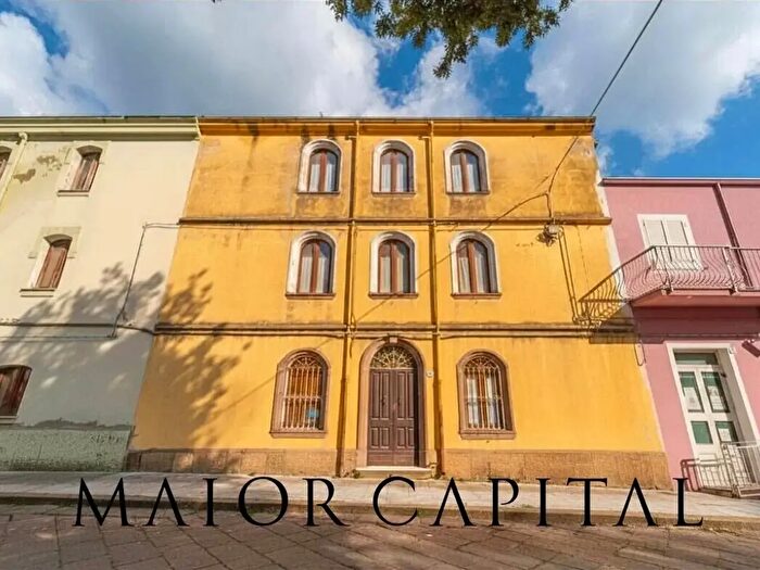 Casa con 9 locali in vendita in Tula