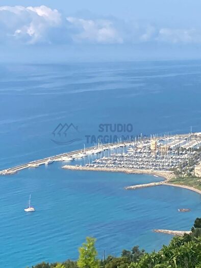 Casa quadrilocale in vendita in Via Fossati, Cipressa