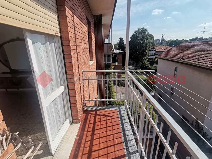 Appartamento trilocale in vendita in Via Monte Gran Sasso, Cinisello Balsamo