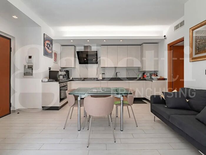 Appartamento trilocale in vendita in Via Tagliamento, Rozzano