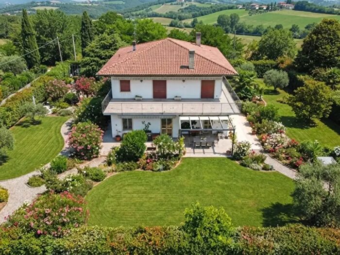 Casa con 10 locali in vendita in Via Roma, Castegnero