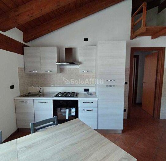 Appartamento bilocale in affitto in Via Carlo Cossoni, Camerlata Rebbio, Como