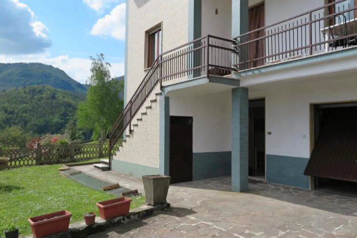 Appartamento quadrilocale in vendita in Podenzana