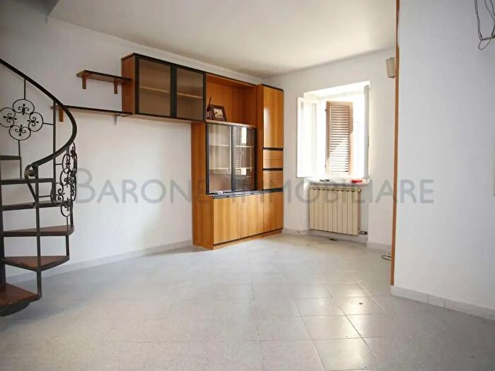 Appartamento trilocale in vendita in Via Luni, Carrara