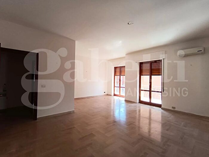 Appartamento con 5 locali in vendita in Via Luigi Spagna, Siracusa