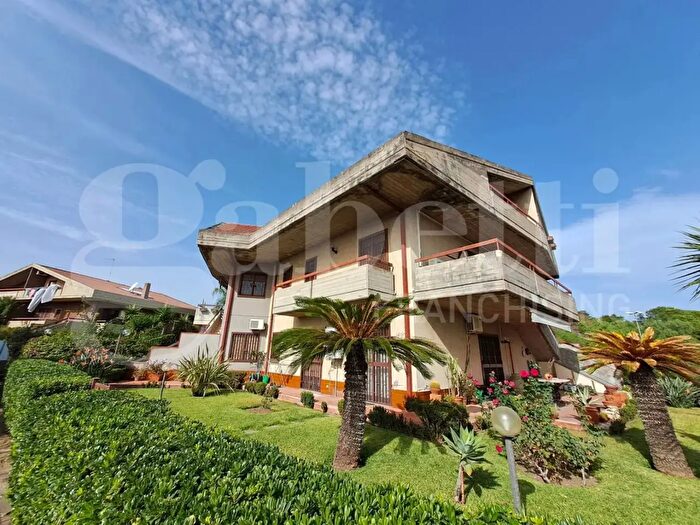 Appartamento con 5 locali in vendita in Via Niccolò Machiavelli, Sant'Agata Li Battiati
