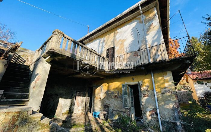 Casa con 6 locali in vendita in Via Asti, Castagneto Po