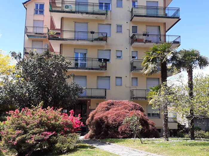 Appartamento trilocale in affitto in Via Reno, Cerro, LavenoMombello
