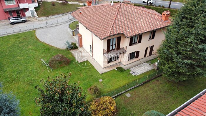 Casa con 5 locali in vendita in Via Monte Grappa, Osio Sotto