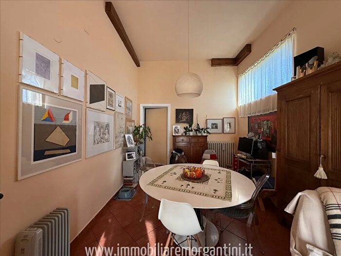 Casa con 10 locali in vendita in Sarteano