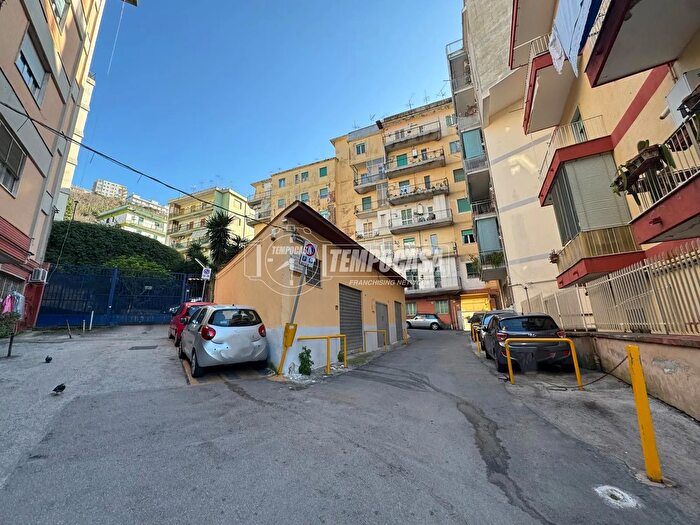 Appartamento trilocale in vendita in Via Brigata Bologna, Napoli