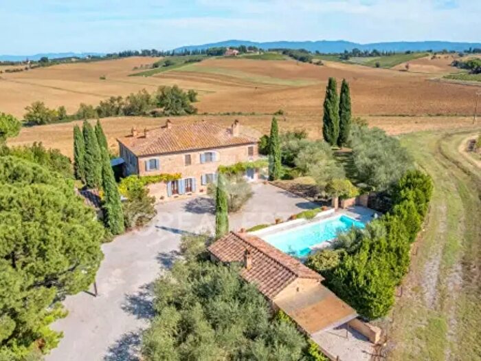 Casa con 6 locali in vendita in Piazza Savonarola, Montepulciano
