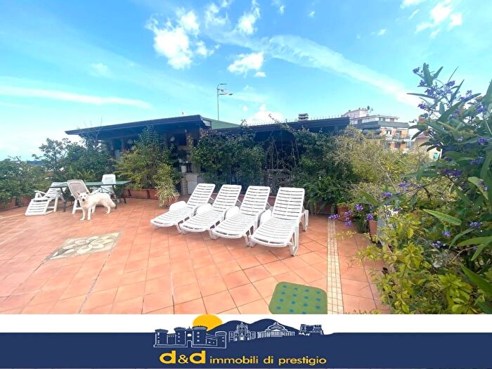 Appartamento con 5 locali in vendita in Via Giacinto Gigante Napoli, Napoli