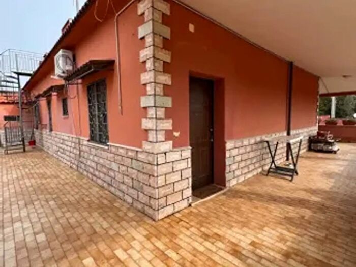 Casa con 6 locali in vendita in Via Teramo, Nettuno