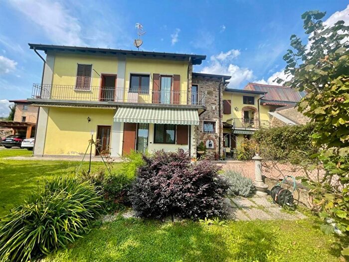 Casa con 8 locali in vendita in Via Mazzini a, Lozza