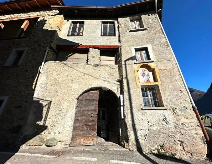 Casa con 5 locali in vendita in Via Aschieri, Sondrio