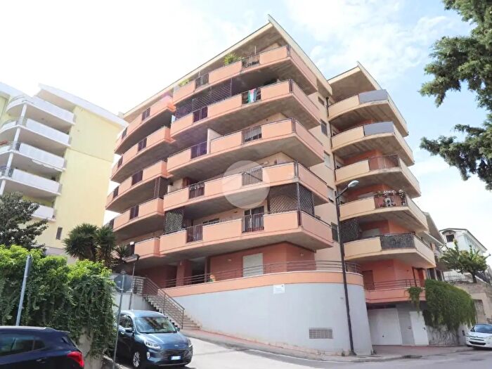 Appartamento trilocale in vendita in Via Michele Ciafardini, Pescara