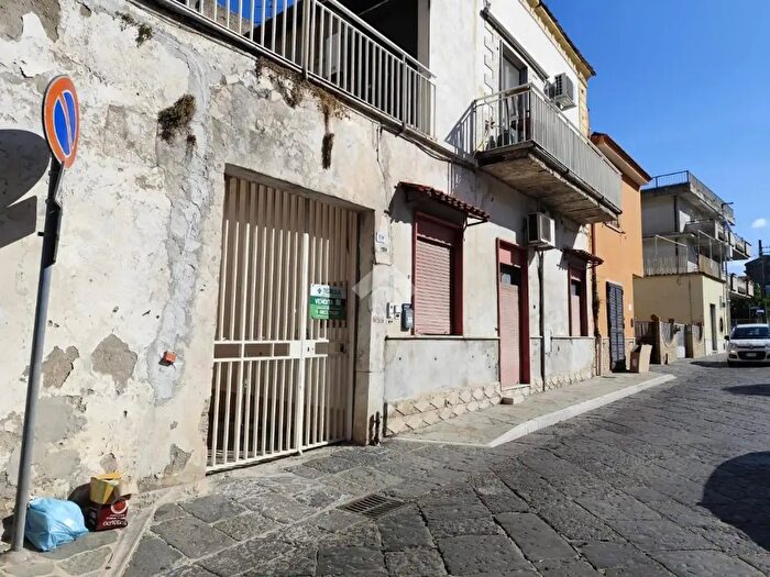 Casa trilocale in vendita in Via Appia, Santa Maria A Vico